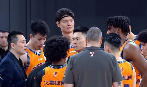 上海男篮3连胜升至第2，北京残阵差距大，白边16+14 洛夫顿被弃用