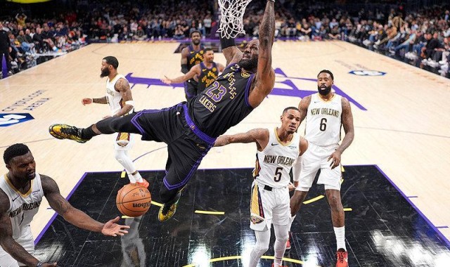 世界杯app下载地址-詹姆斯21分 湖人110-101鹈鹕